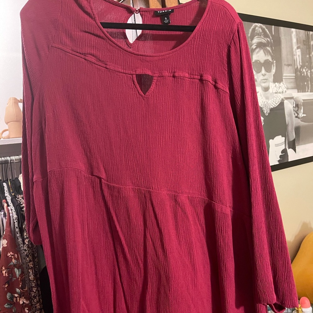 Torrid Size 5 Keyhole Top